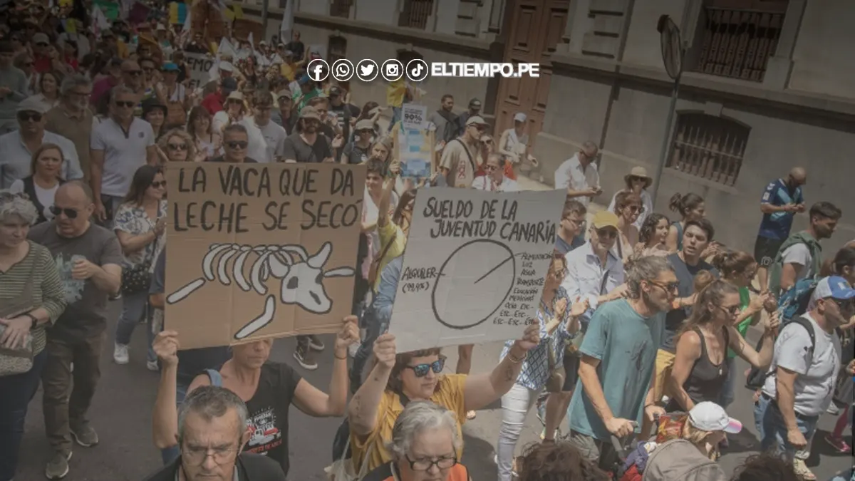 Ciudadanos de las islas Canarias protestan en contra del turismo de masas