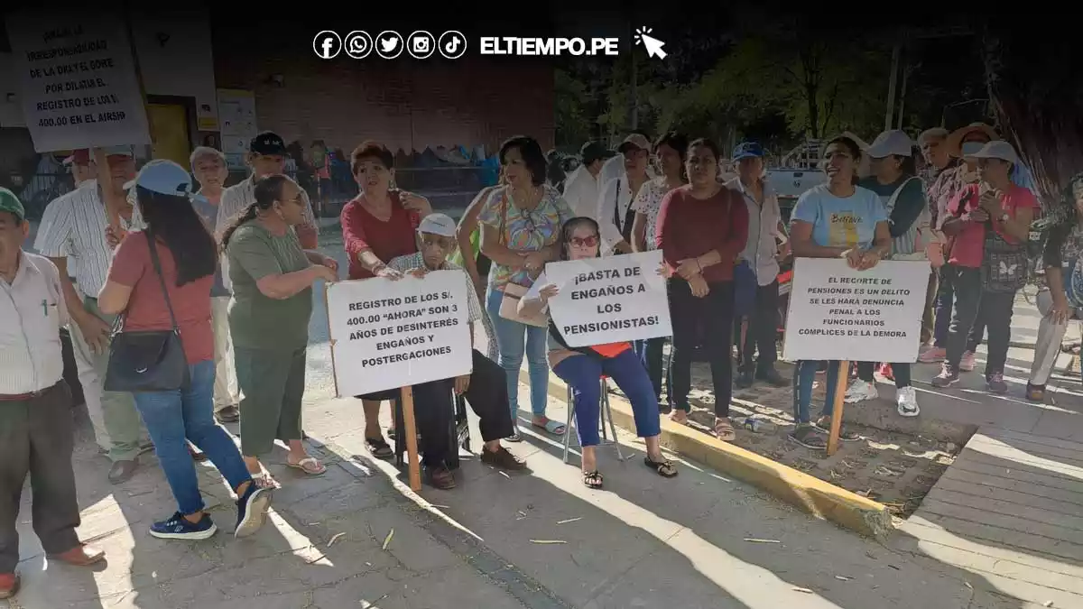Jubilados agrarios protestan frente al Gobierno Regional