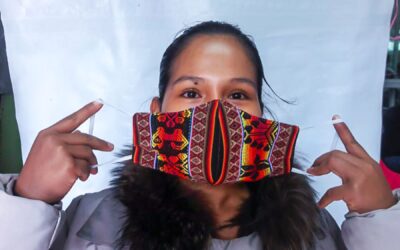 Internos del Cusco confeccionan mascarillas y mamelucos contra el coronavirus