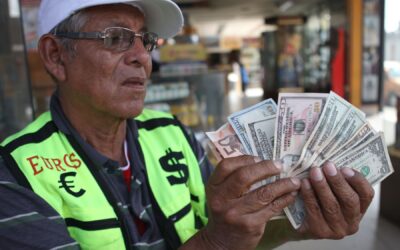 Los depósitos migran desde los bancos a los colchones