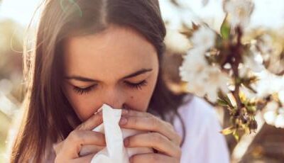 Coronavirus: Mujeres y jóvenes son más propensos a perder olfato y gusto, según estudio