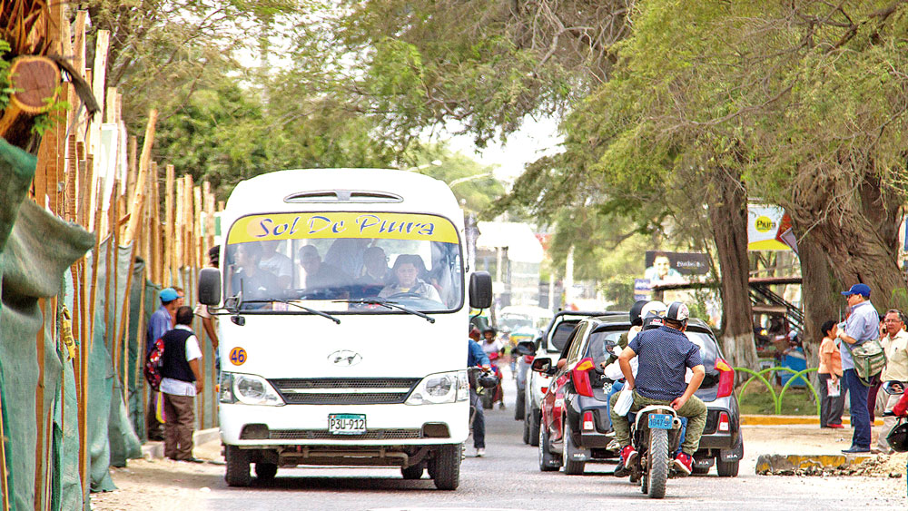 2018_10_01_Irazola_paradero_custer_combis_0003_Agustin_Santiago