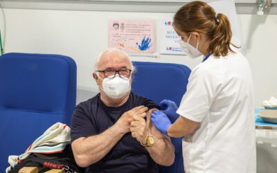 COVID-19: ¿Por qué aumentan las infecciones en países con más vacunados?