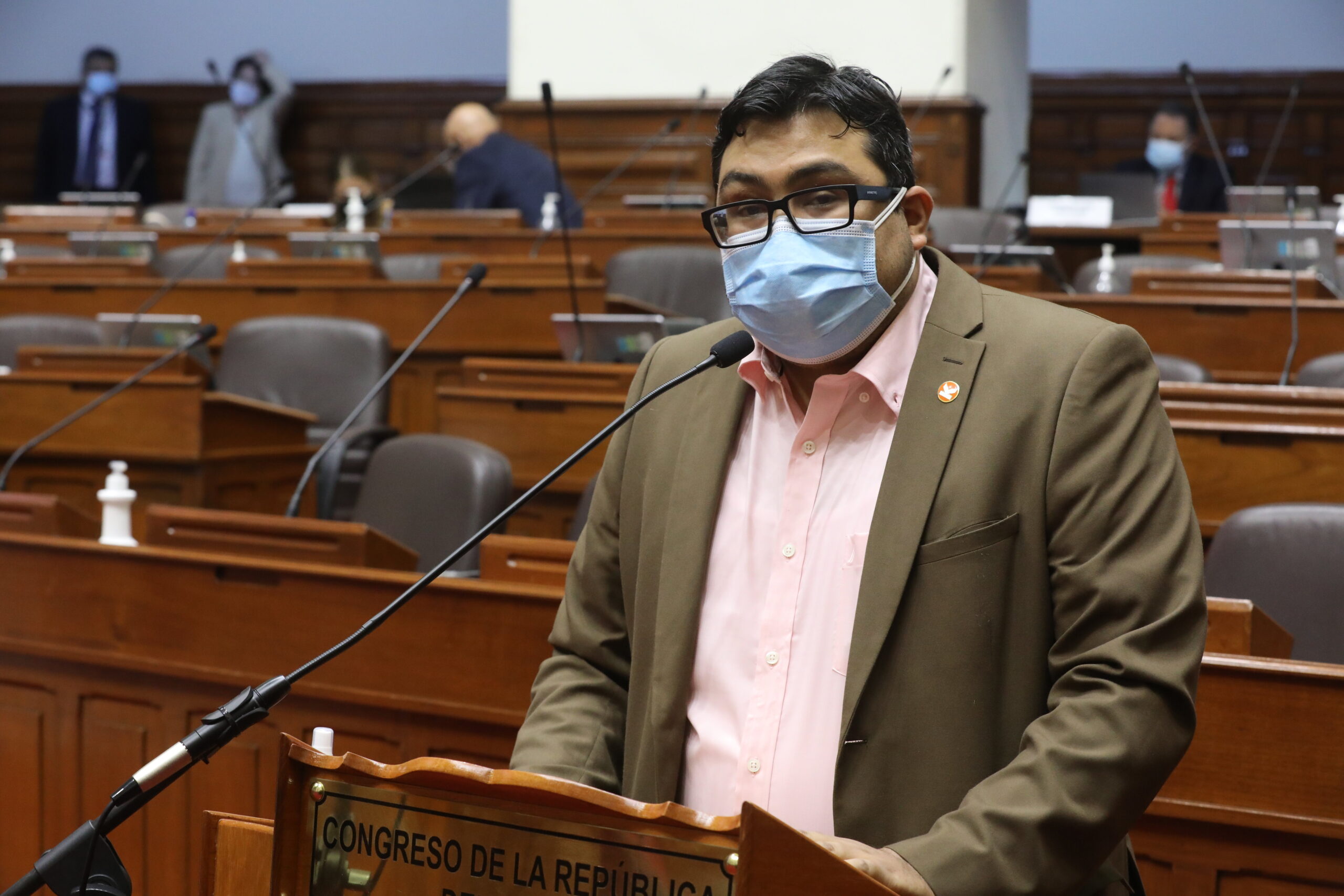 Cesar-Revilla-congresista