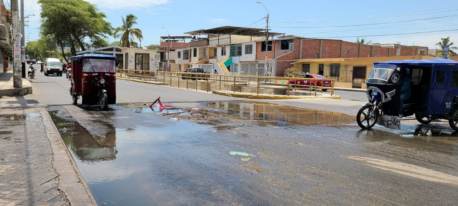 Colpaso-de-desagues-en-Av.-Grauy