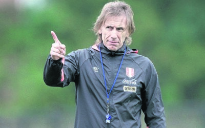 Hinchas reúnen firmas para pedir que Ricardo Gareca siga al mando de la Blanquirroja