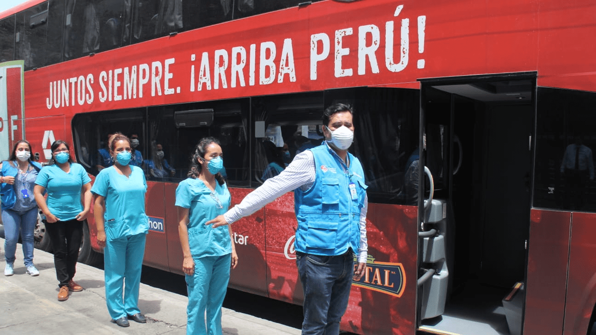 PFP-otorga-bus-de-la-seleccion-para-combatir-coronavirus