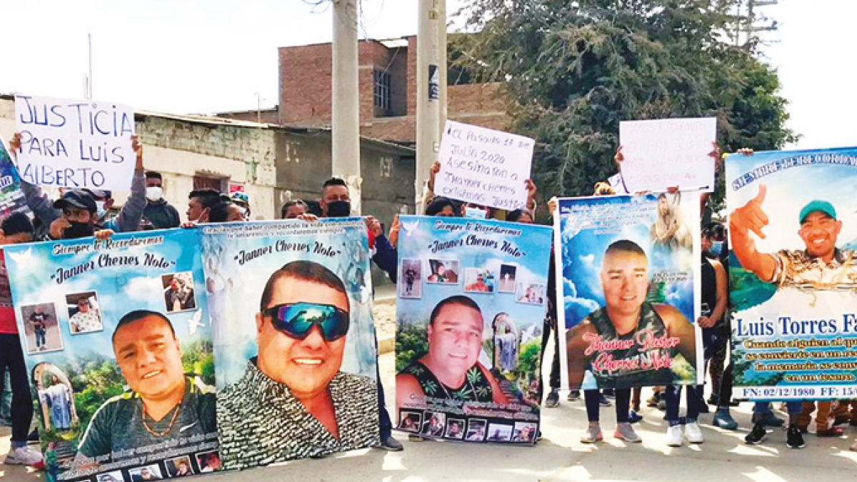 SULLANA-Dos-suboficiales-PNP