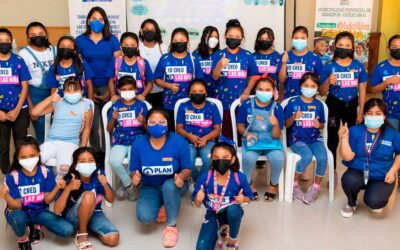 Niñas de comunidades rurales realizan exposición fotográfica en su día