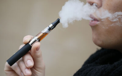 EsSalud: Consumo de cigarro electrónico pone en riesgo de presentar cuadros más severos de COVID-19