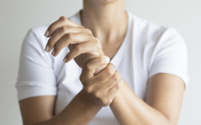 ¿Sientes hormigueo en las manos? Podría ser una señal de artritis reumatoide