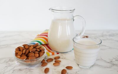 Dr. Pérez-Albela recomienda la leche almendras para combatir la gastritis