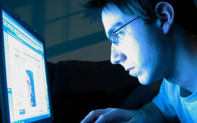 Protege tu piel de la luz de las pantallas