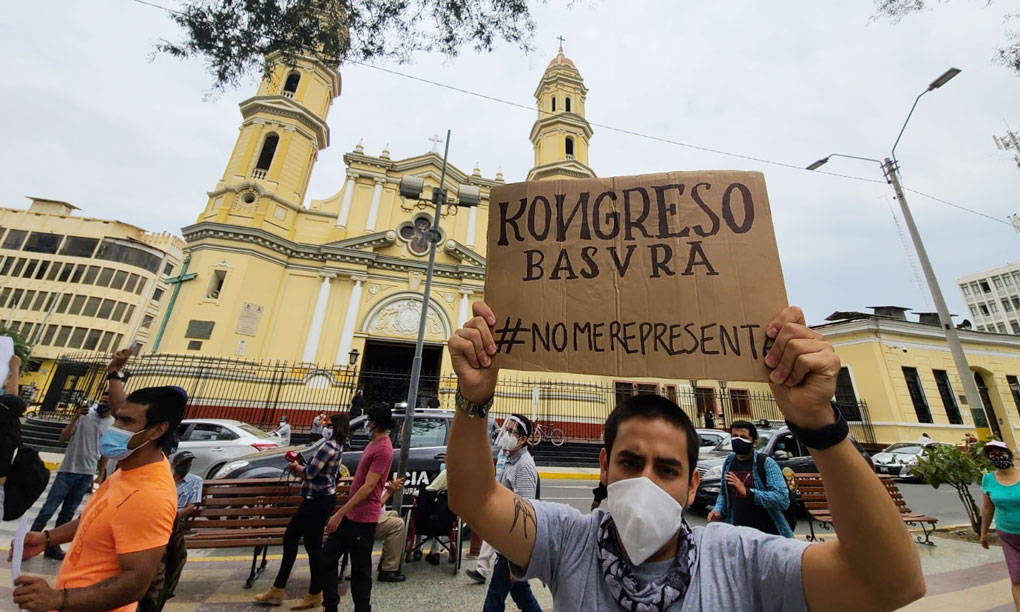 marcha-contra-presidente-merino