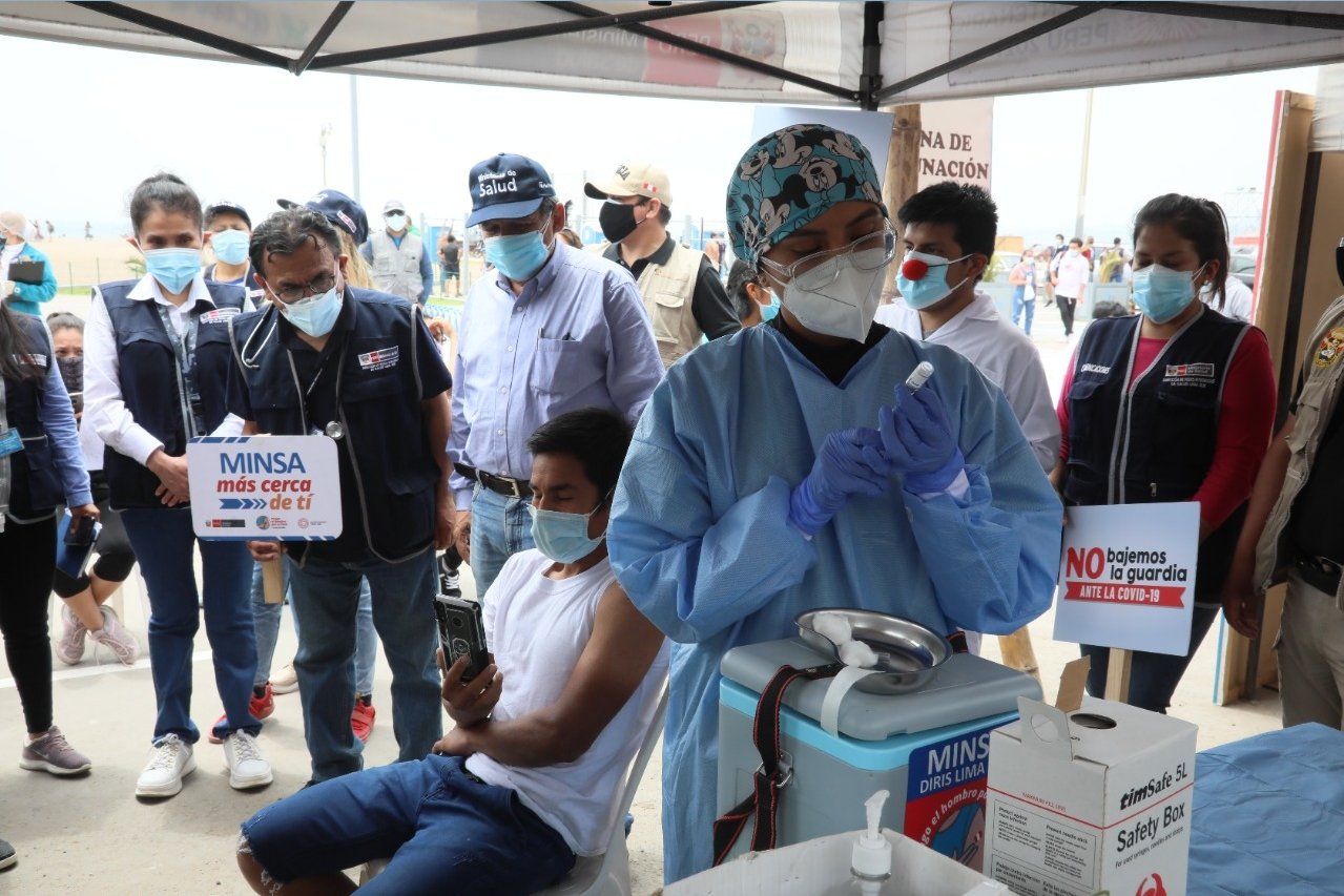 peruanos-vacunados