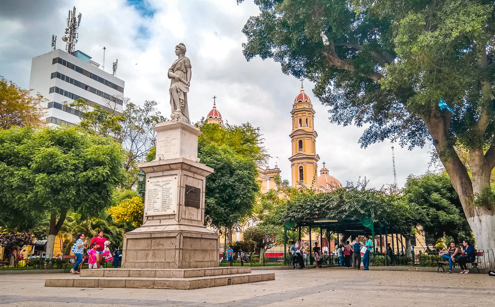 plaza-de-armas-piura
