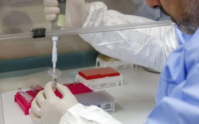 Vacuna contra COVID-19 de Oxford ofrecería el doble de protección