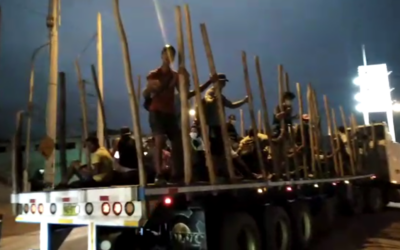 [Video] Venezolanos transportados en camiones son intervenidos en Tumbes