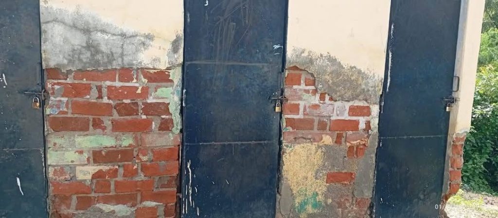 Estudiantes enfrentan un nuevo año escolar en condiciones precarias