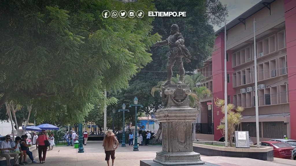 plaza tres culturas piura,fotos de plaza tres culturas piura,estanque de tormentas en plaza Tres Culturas