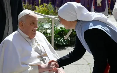 El Papa Francisco reaparece ante los fieles reunidos en la Plaza de San Pedro