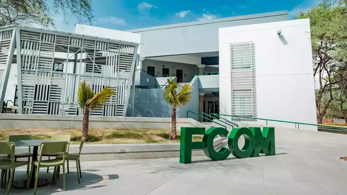 Convocan-a-escolares-al-concurso-de-fotografía-Una-mirada-al-campus