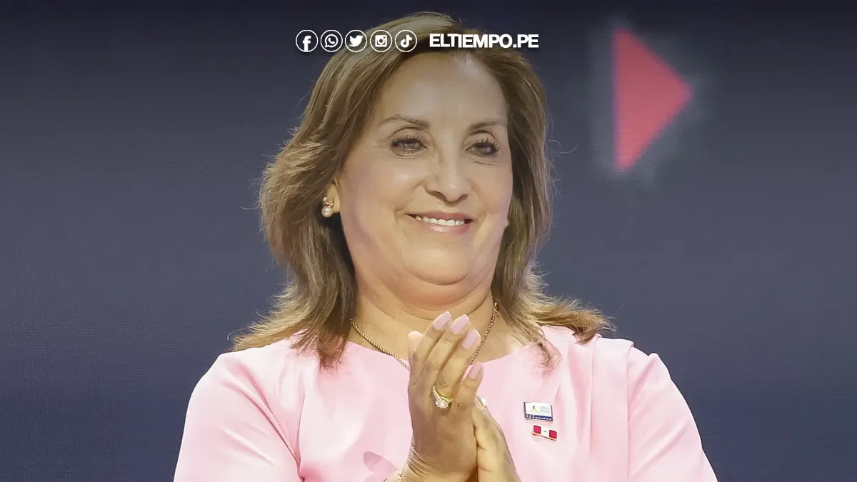 Dina Boluarte sonriendo Dina Boluarte sonriendo