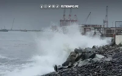 Cierran 10 puertos en Piura por oleajes anómalos