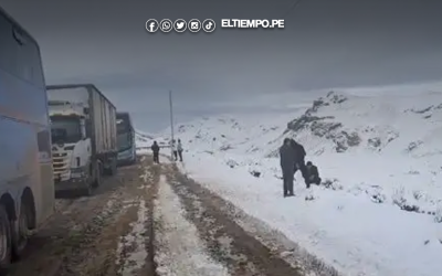 Fuerte nevada paraliza la vía Los Libertadores y deja varados a decenas de buses en Ayacucho