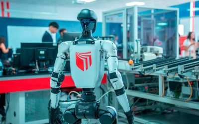 UCV impulsa la educación del futuro con robots humanoides y tecnología de vanguardia