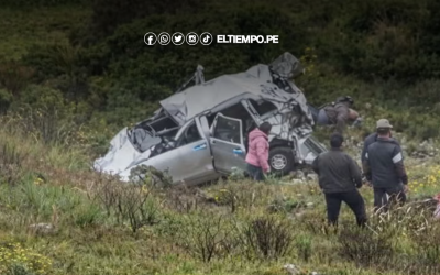 ¡Tragedia en Huancavelica! accidente de miniván deja un muerto y ocho docentes heridos