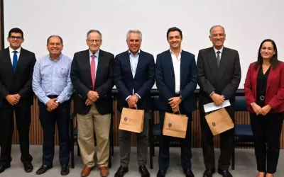 Líderes del sector financiero y académico abordan el futuro económico del Perú